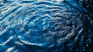 水波荡漾