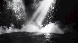 神秘瀑布光影之舞