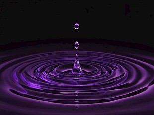紫色水滴涟漪