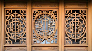 纵横交错的木雕艺术