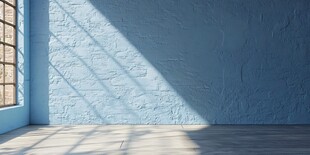 空荡荡的蓝色房间