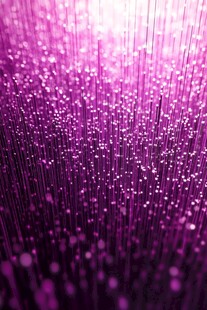 紫色光影下的数字世界