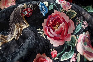 黑色锦绣艺术品