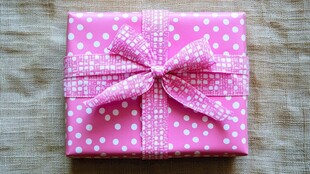 时尚粉色圆点礼物包装