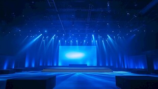 蓝光舞台 聚光灯下的表演