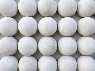 白色椭圆形物体的排列