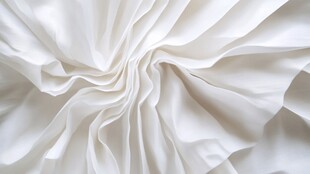 白色褶皱布的特写