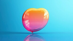 渐变气球在蓝色背景下漂浮