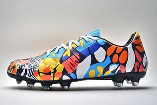 多彩足球鞋