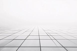 白色网格与朦胧天空