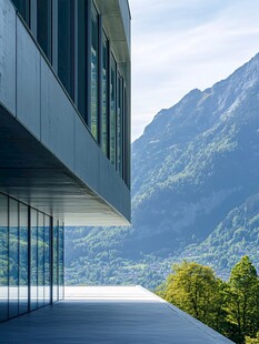 现代建筑与自然风光