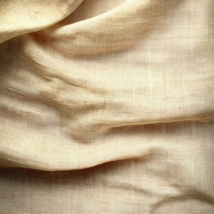 米白色皱褶布料的特写