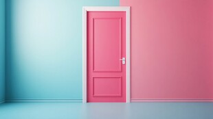 彩色房间中的粉色门