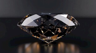 钻石形状的玻璃物品