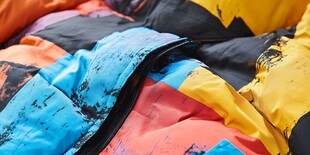 五彩斑斓的羽绒服