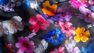 多彩花卉图案布料