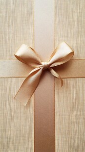 金色丝带与包装纸