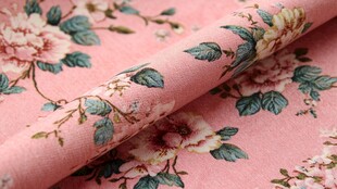 粉色花卉图案布料