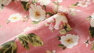 粉红色花卉图案布料