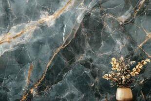 大理石与花卉的和谐共生