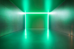 走廊的光影之旅