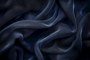 黑色丝绸的褶皱之谜