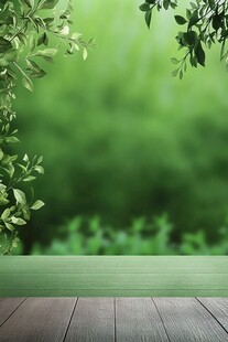 绿色自然背景下的木制平台