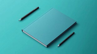 青蓝色笔记本与圆珠笔