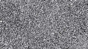 灰色斑驳的沥青路面