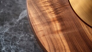 木纹与金属的对比