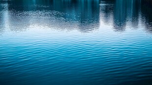 水的反射与涟漪