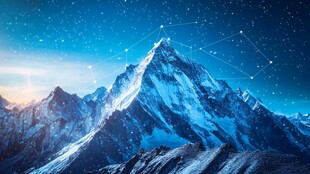 星空下的巍峨雪山