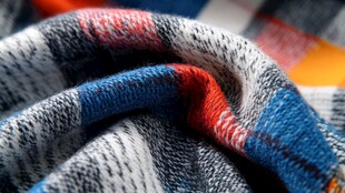 多彩格纹针织面料细节