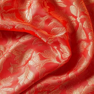 红色织金花纹丝绸面料