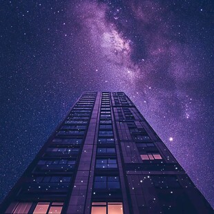 仰望星空下的摩天大楼