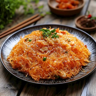 美味干捞粉丝摆盘中