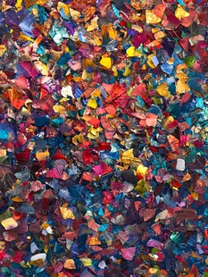 缤纷多彩碎纸片背景图