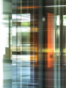 动态模糊的室内光影景象