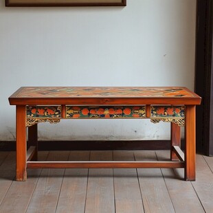 传统彩绘木桌 尽显古韵之美