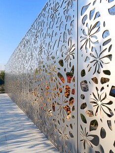 镂空花纹金属装饰墙