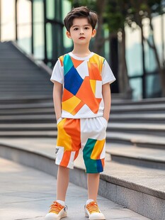 时尚小男孩多彩穿搭造型