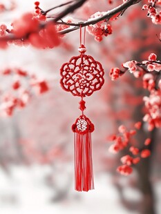 红梅枝头的中国结挂件