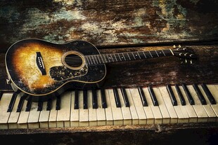 复古吉他邂逅老旧钢琴