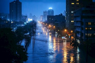 城市雨夜积水景象