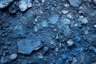 蓝色碎石地面特写