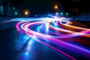 夜路流光 绚丽车灯轨迹