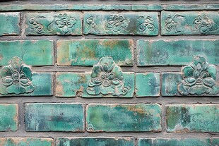 青绿色雕花古砖墙纹理