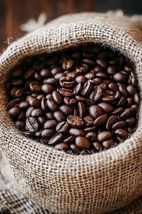 麻袋装的饱满咖啡豆