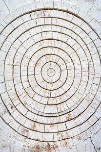 白色环形瓷砖地面纹理