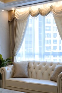 奢华客厅沙发与精致窗帘